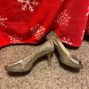 Crocodile embossed, gold peep toe heels, worn but still look great. Size 8 1/2.
